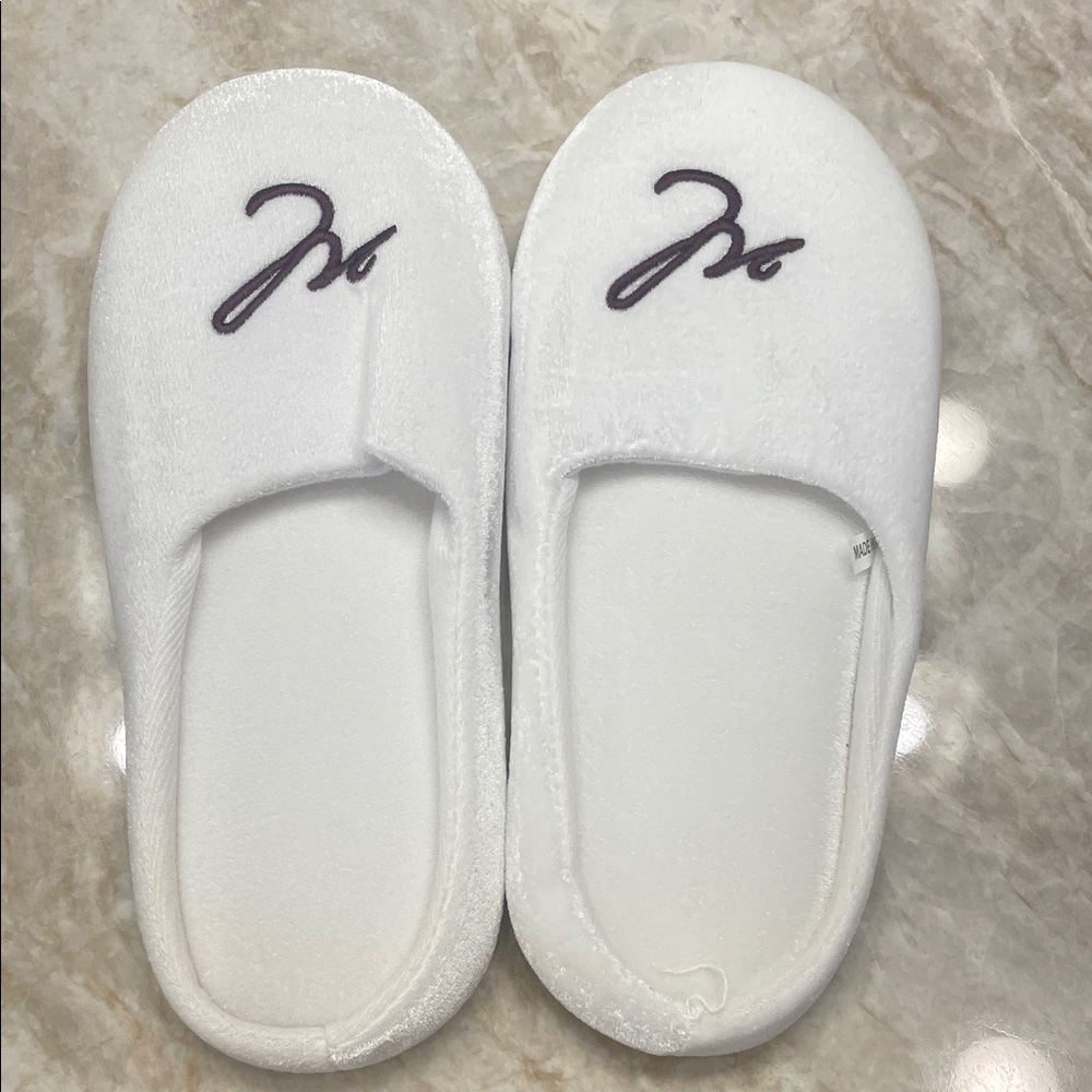 MENS MONTAGE SLIPPERS! BRAND NEW! Size: 12!